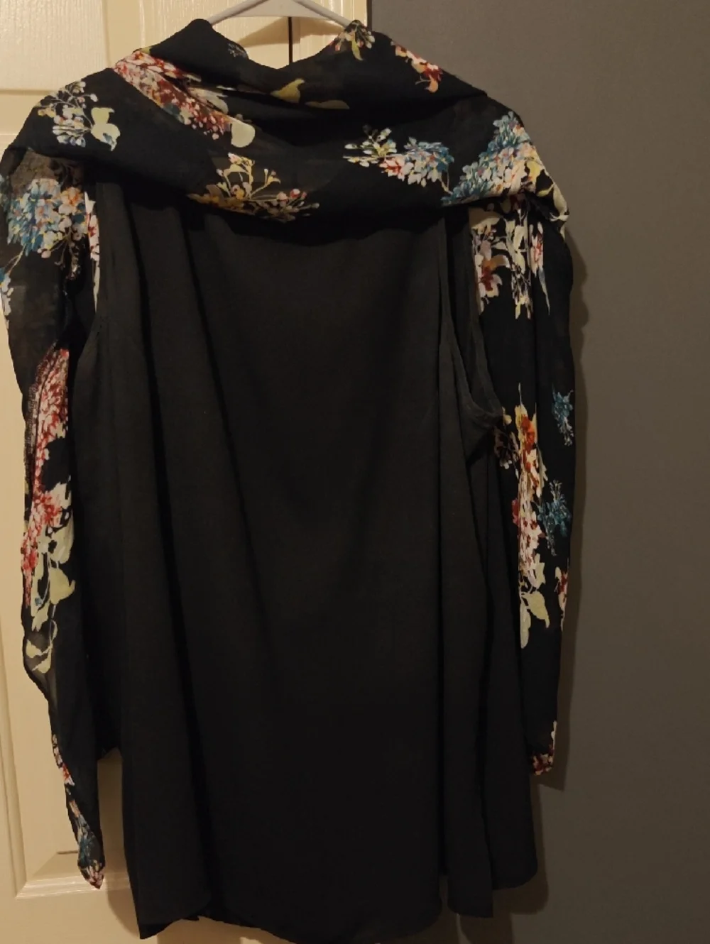 Karen Kane Black Floral Print Blouse - Picture 3 of 5